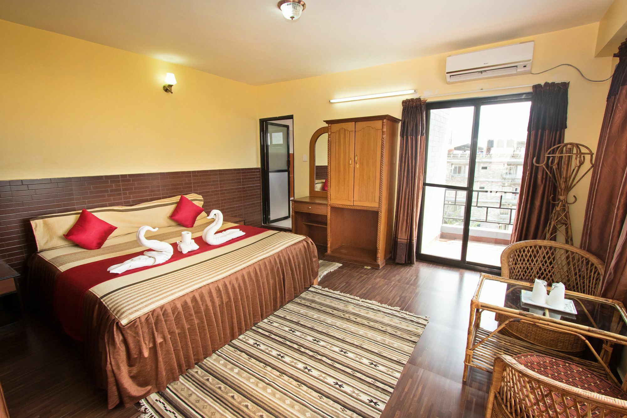 The North Face Inn Pokhara Eksteriør billede